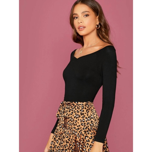 Long sleeve off the shoulder v neck top tee - Picture 3 of 4